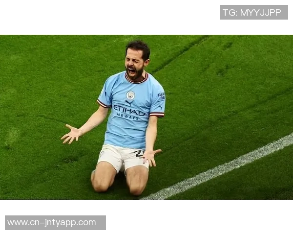 多家英超德甲球队争夺20岁奥格斯堡中场新星科穆尔