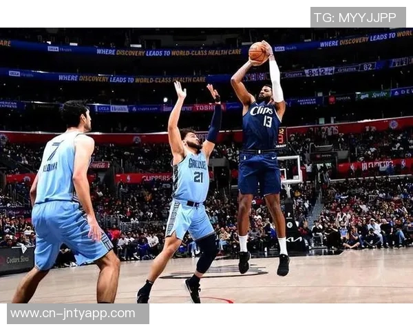 保罗适应快船角色变化努力实现生活与篮球的完美平衡