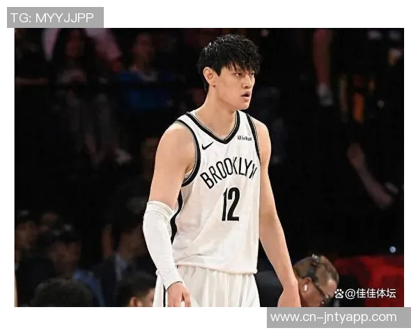 曾凡博与狄龙赛前激情致辞引发现场球迷热烈欢呼气氛高涨