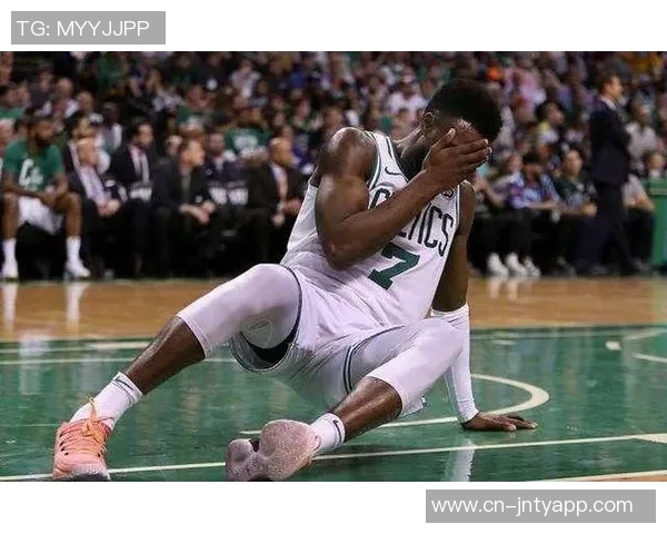 南斯表现起伏10投仅中2罚球稳健贡献11分并抢下5个前板与3次抢断