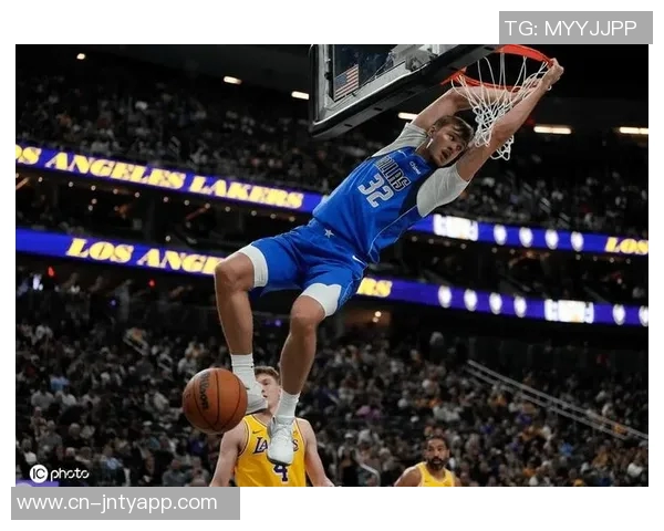 弗拉格谈与浓眉的配合策略努力最大化他的优势与团队融合