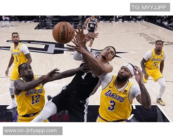 爵士与马刺激战全场罚球大战共计79次罚球成比赛关键因素