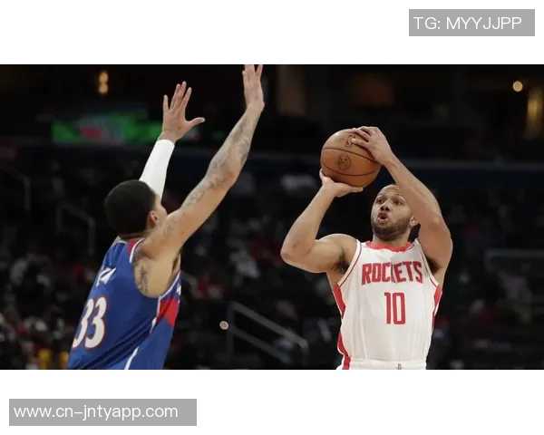 克里斯蒂全力参与训练营提升球队默契为新赛季做好充分准备