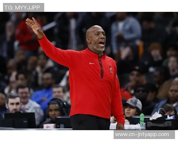 媒体人分析亨德森与小杨配合前景期待未来传球次数增加