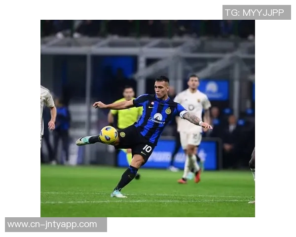 意大利女排奥运冠军埃格努亲临国米与劳塔罗互换球衣展现体育精神