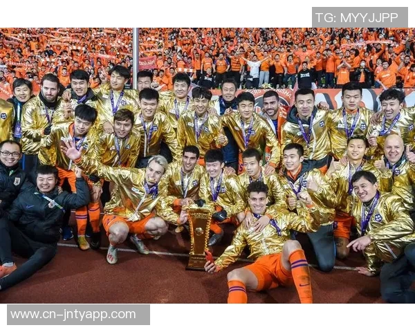 山东泰山庆祝成立32周年五次夺顶级联赛冠军八次捧足协杯奖杯