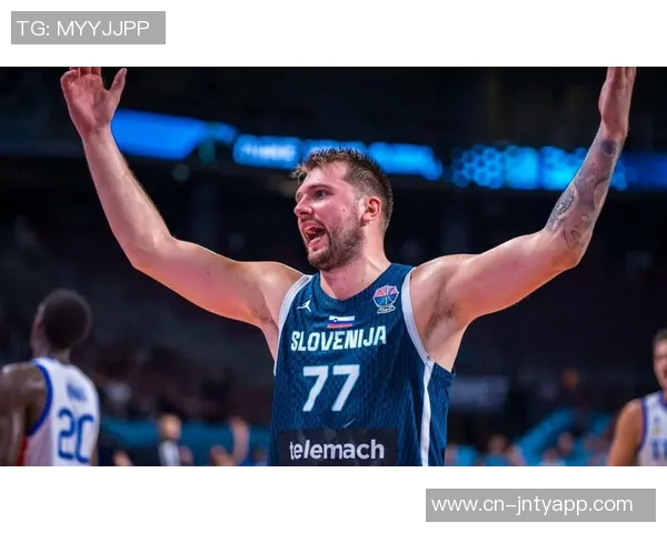 东契奇本赛季技犯次数已达12次排名联盟第二仅次于狄龙的15次