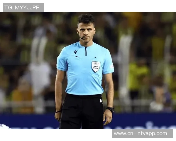 巴黎摩纳哥欧冠附加赛裁判阵容揭晓西班牙裁判组主裁曼萨诺执法